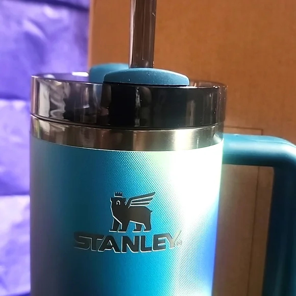New 30 Ounce Authentic Stanley Coastal Teal Motion Tumbler - Picture 4 of 10